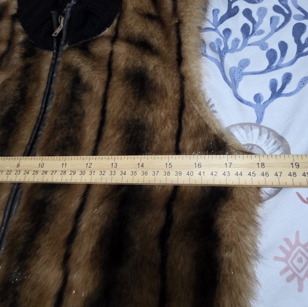 i Doll Brown Faux Fur Vest with Black Trim Sz Large - Picture 9 of 10